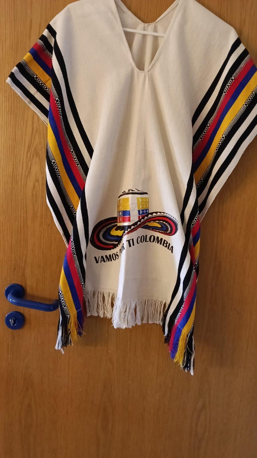 Kolumbianischer Poncho – Handgefertigte Tradition