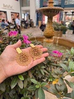 Große handgefertigte Ohrringe Gold