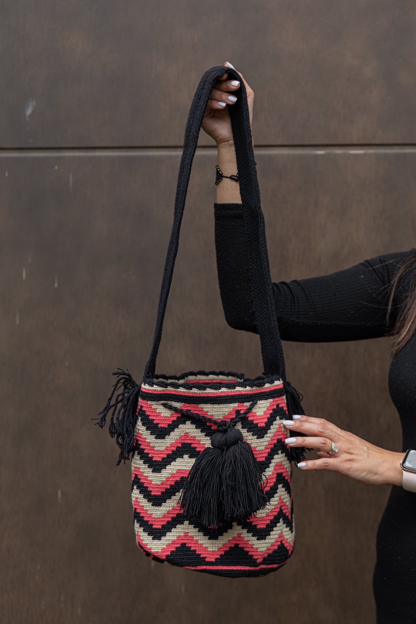 Pink & Black zigzag design Wayuu bag