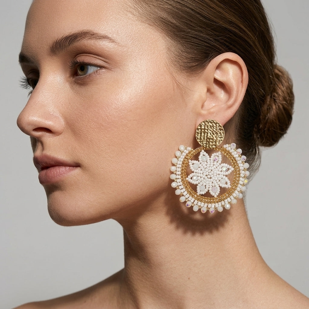 Elegante Perlenohrringe in Creme & Gold